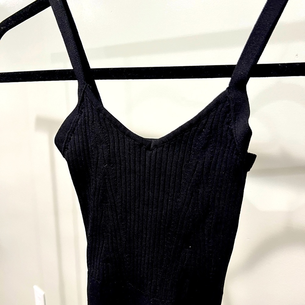 SEEK black crop top. Size Medium.